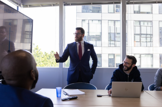 Présentation lors d'une réunion entre collaborateurs