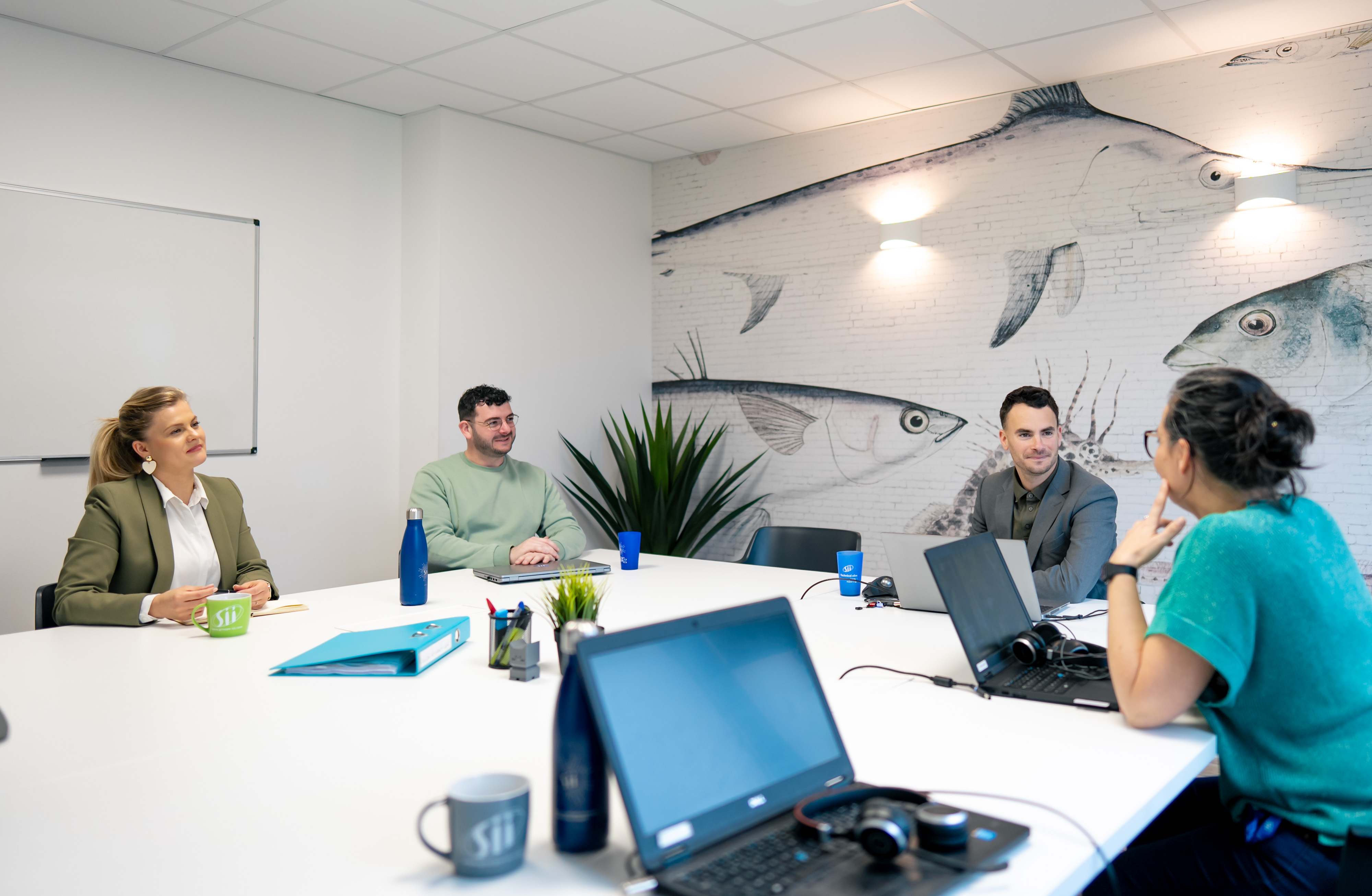 Collaborateurs en réunion 
