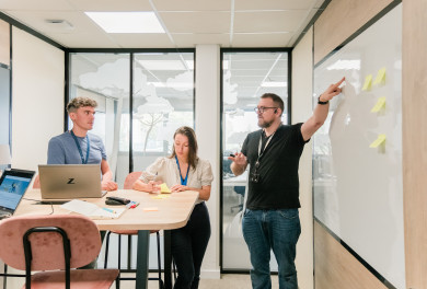 Collaborateurs SII en train de brainstormer